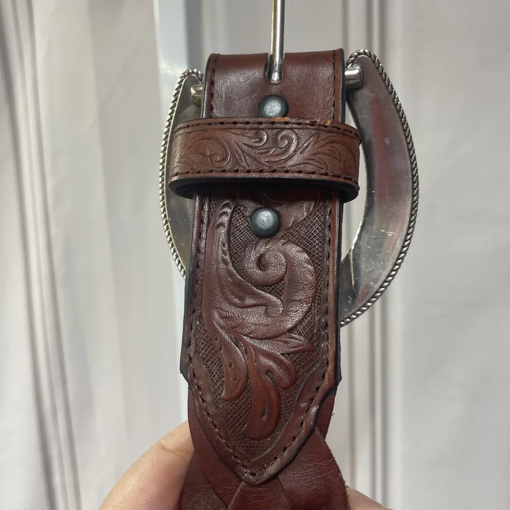 Justin Women's Bella Braided Tooled Leather Horseshoe Buckle Size 32 Belt